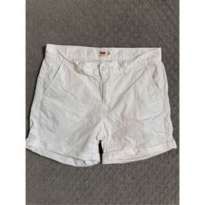 NEW Levi’s White Cuffed Shorts 29